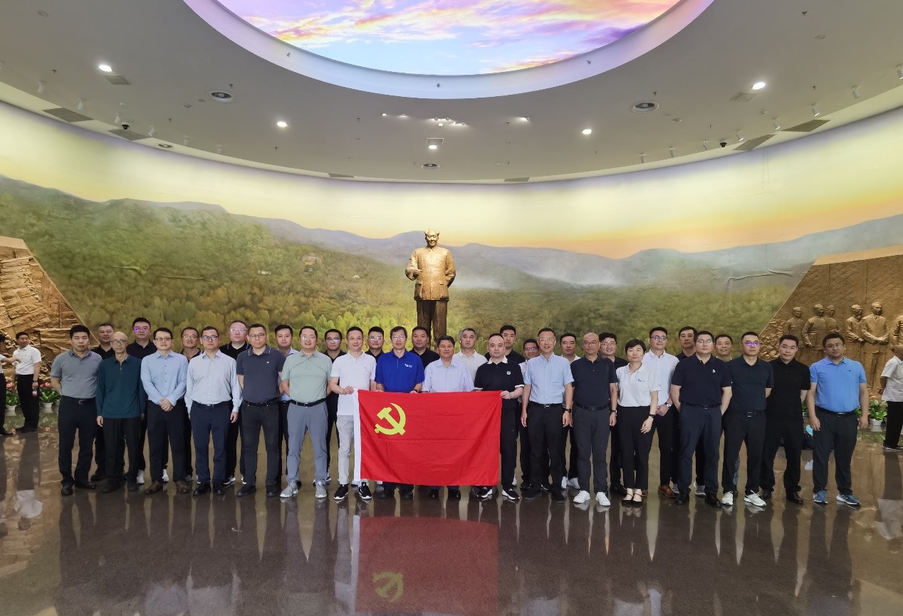 人生就是博控股党委组织高管职员旅行香山革命纪念馆